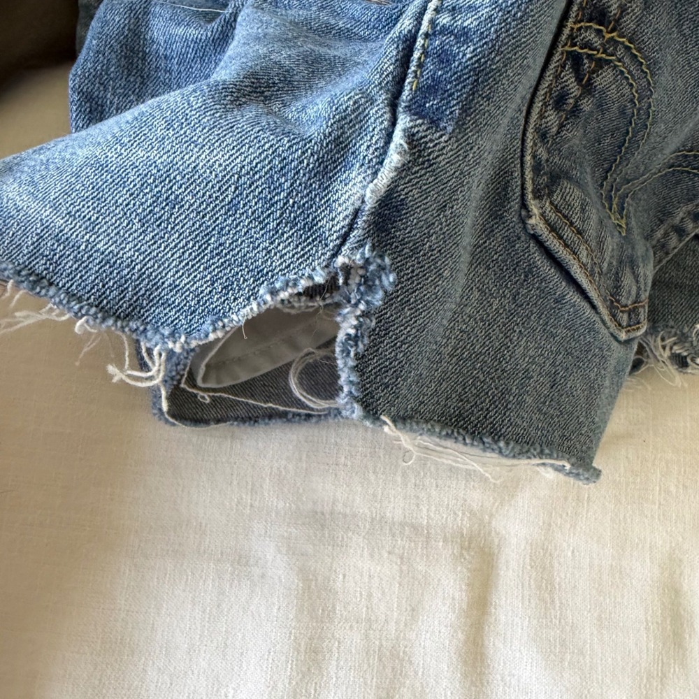 Y2K Levis 592 Micro Low Rise Denim Shorts Cut Off Frayed Hem Womens 25 - Picture 5 of 8